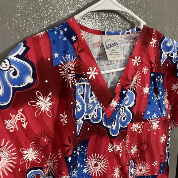 S.C.R.U.B.S. Women's Small Patriotic USA Red White Blue Scrub Top American - Picture 5 of 5
